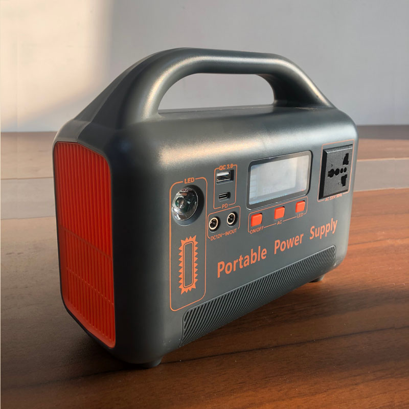 Outdoor Emergency Portable Pow - مراجعة Solar Emergency Charger وسعره